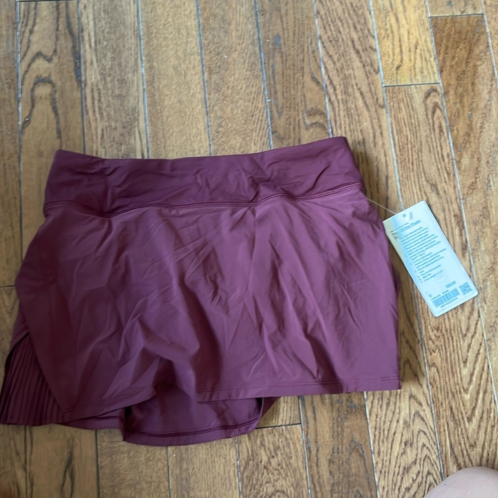 Lululemon Play off the Pleats Skirt - 6 NWT Red Merlot